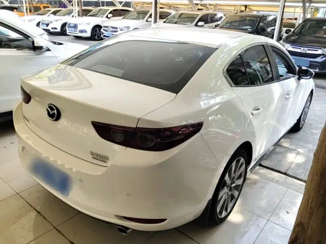 Mazda Axela — Фото автомобиля 6