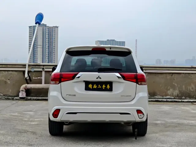Mitsubishi Outlander — Фото автомобиля 17