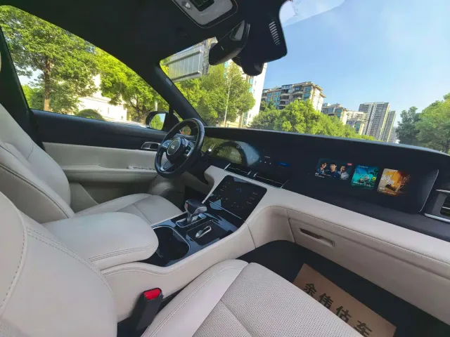 Li Auto ONE — Фото автомобиля 13