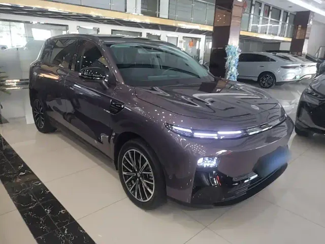Leapmotor B10 — Фото автомобиля 3