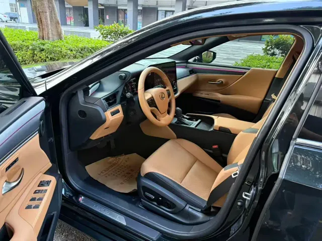 Lexus ES — Фото автомобиля 5