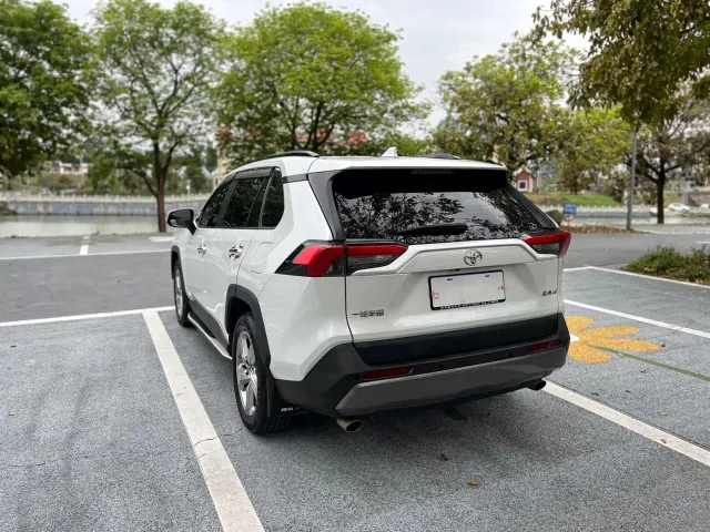 Toyota RAV4 — Фото автомобиля 16