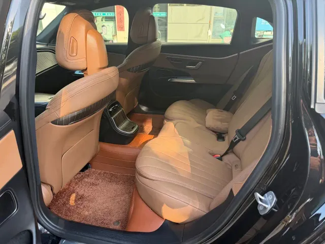Mercedes-Benz E-Class — Фото автомобиля 5