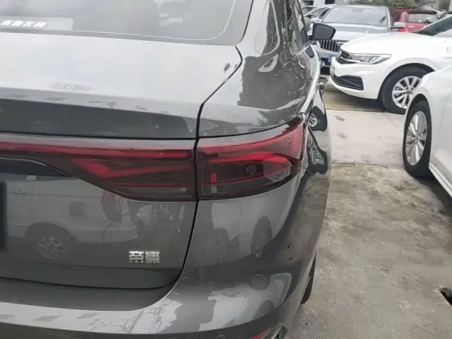 Geely Emgrand — Фото автомобиля 7