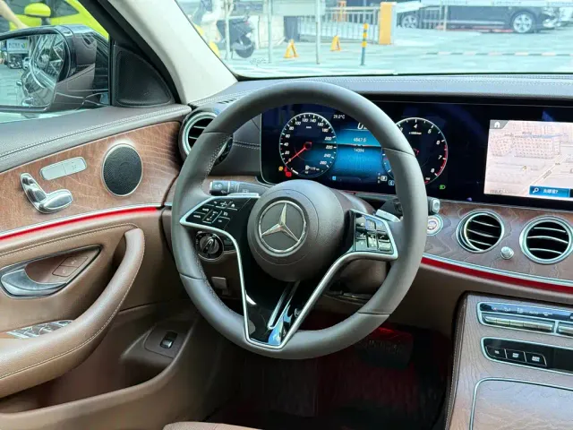 Mercedes-Benz E-Class — Фото автомобиля 10