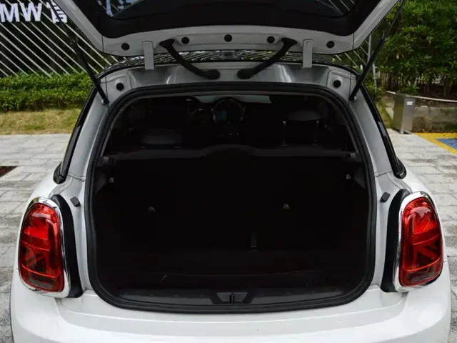 MINI Hatch — Фото автомобиля 8