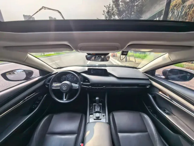Mazda Axela — Фото автомобиля 5