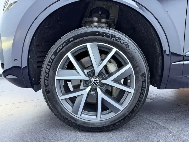 Volkswagen Touareg — Фото автомобиля 15