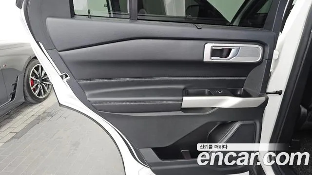Ford Explorer — Фото автомобиля 25