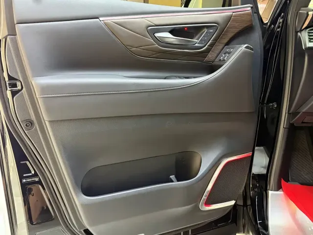 Toyota Alphard — Фото автомобиля 19