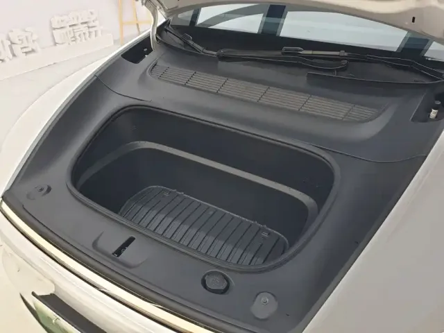 Tesla Model Y — Фото автомобиля 23