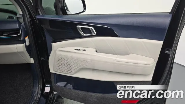Kia Carnival Generation 4 — Фото автомобиля 13