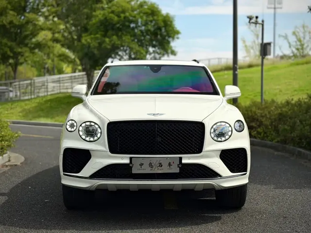 Bentley Bentayga — Фото автомобиля 2