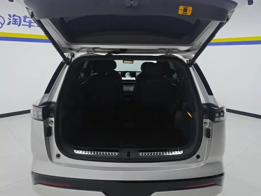 Dongfeng Yipai eπ008 2024 636Max Pure Electric 6-Seater — Фото автомобиля 4