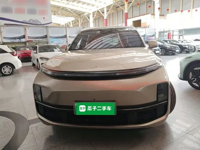 Li Auto L8 — Фото автомобиля 2