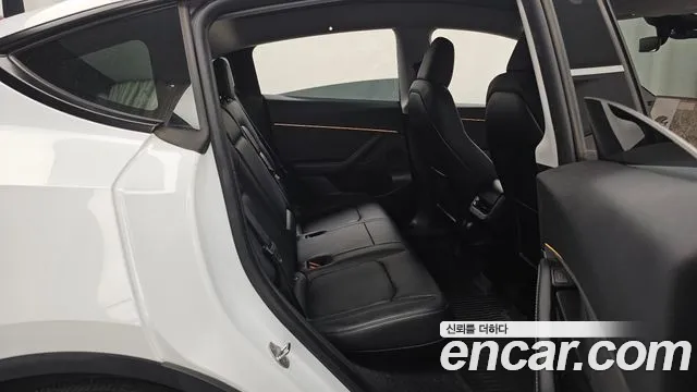 Tesla Model Y — Фото автомобиля 18