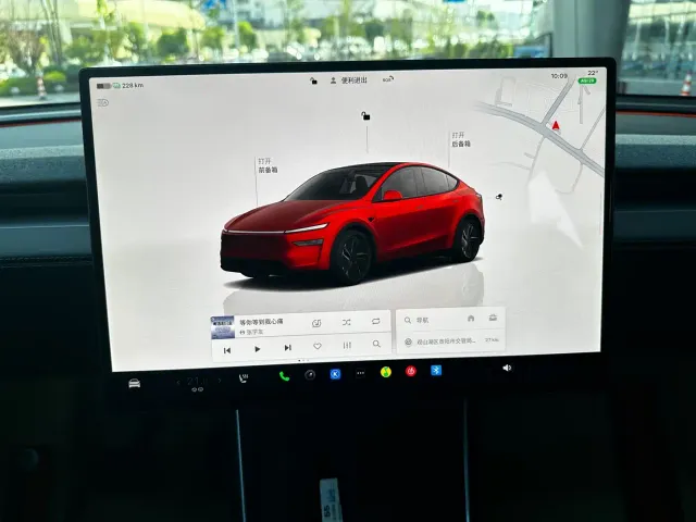 Tesla Model Y — Фото автомобиля 23