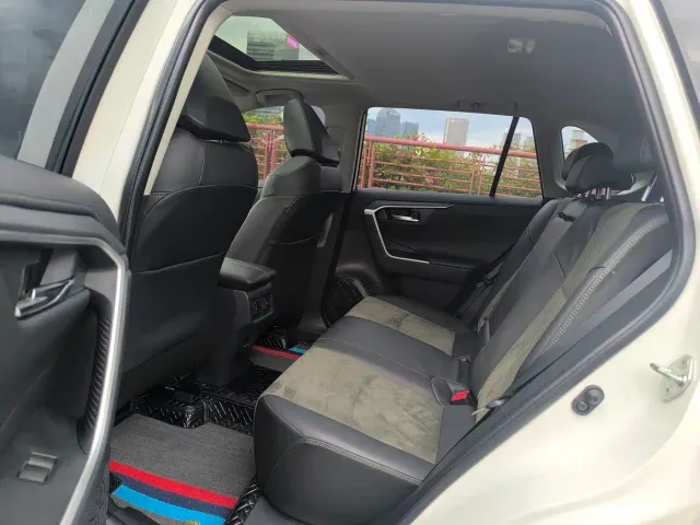 Toyota RAV4 — Фото автомобиля 9