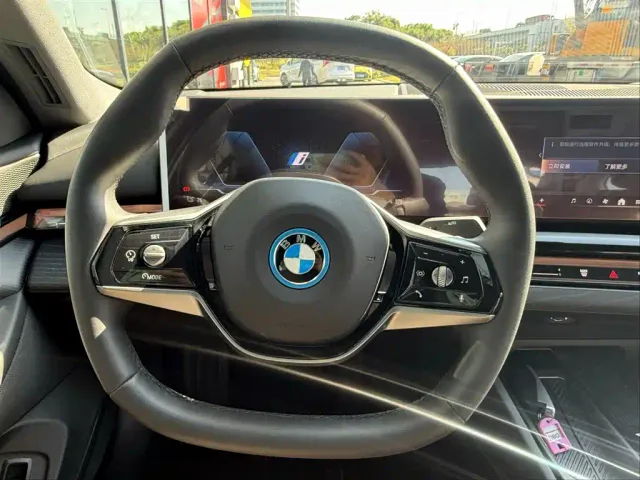 BMW i5 — Фото автомобиля 13