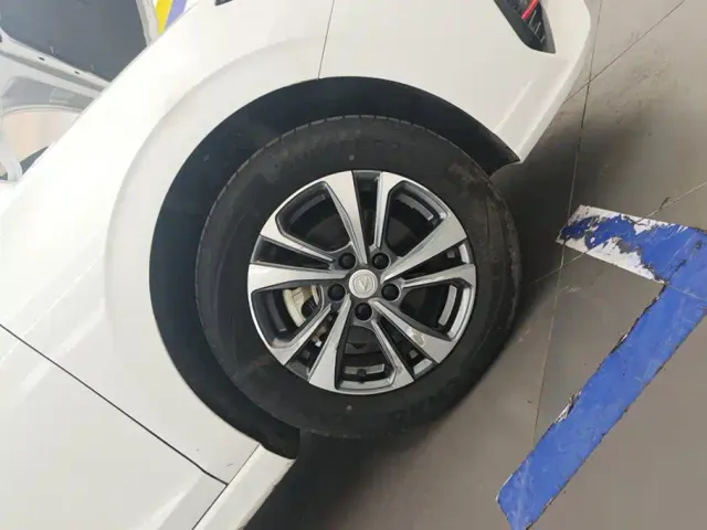 Changan Eado — Фото автомобиля 6