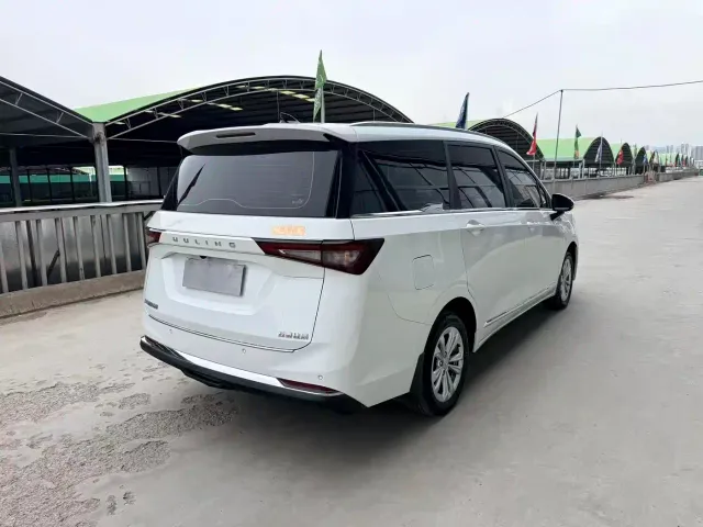 Wuling Jiachen — Фото автомобиля 6