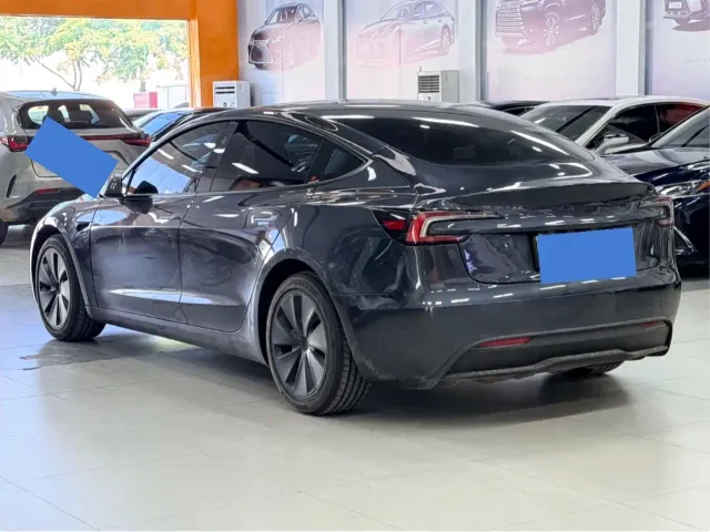 Tesla Model 3 — Фото автомобиля 9