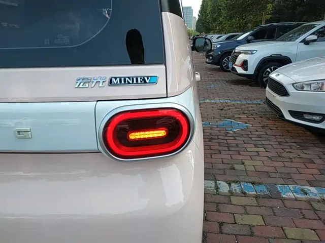 Wuling Hongguang Mini EV — Фото автомобиля 7