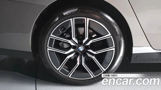 BMW 7-Series 7 серия (G70) 740i sDrive M Sport — Фото автомобиля 4
