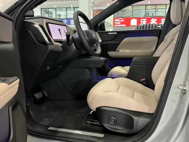 Volvo XC70 Plug-in Hybrid — Фото автомобиля 6