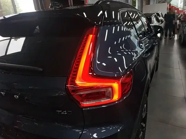 Volvo XC40 — Фото автомобиля 7