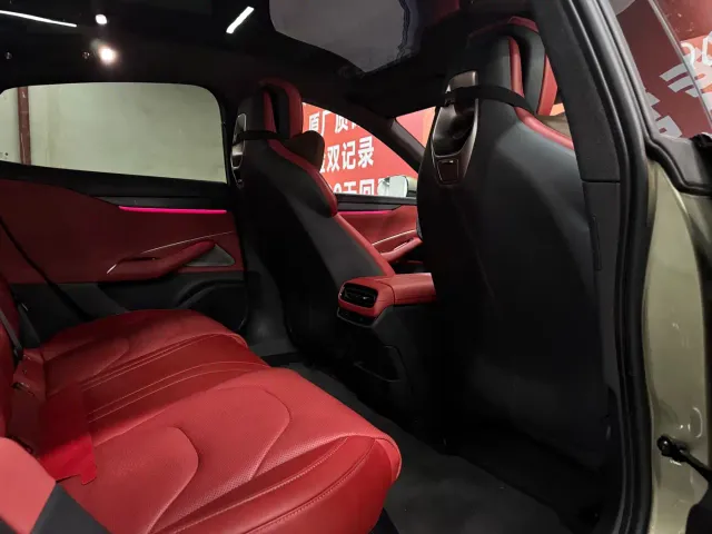 Xiaomi SU7 — Фото автомобиля 14