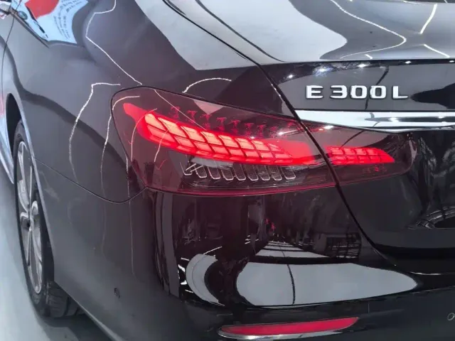 Mercedes-Benz E-Class — Фото автомобиля 6