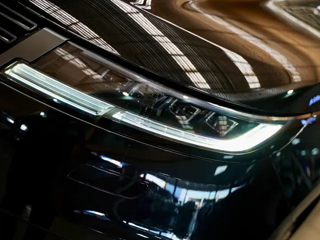 Land Rover Range Rover Sport — Фото автомобиля 3