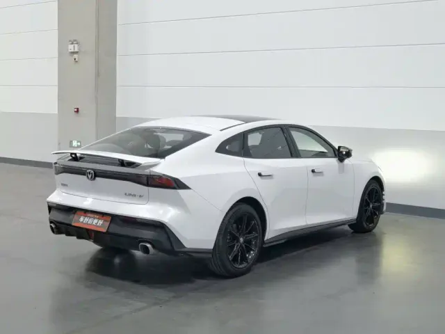 Changan UNI-V — Фото автомобиля 2