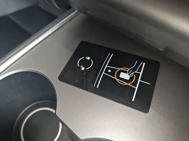 Tesla Model Y — Фото автомобиля 8