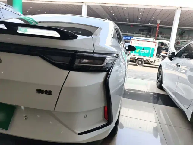 Dongfeng Yixuan — Фото автомобиля 7