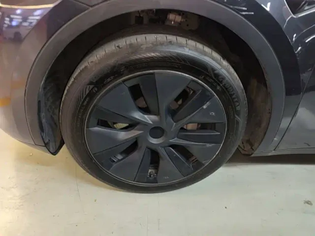 Tesla Model Y — Фото автомобиля 22