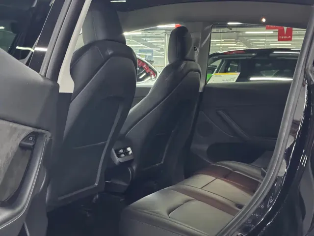 Tesla Model Y — Фото автомобиля 6