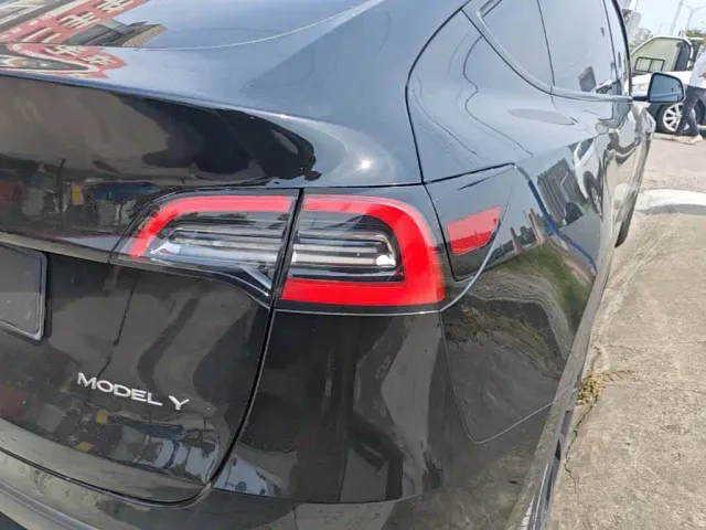 Tesla Model Y — Фото автомобиля 7