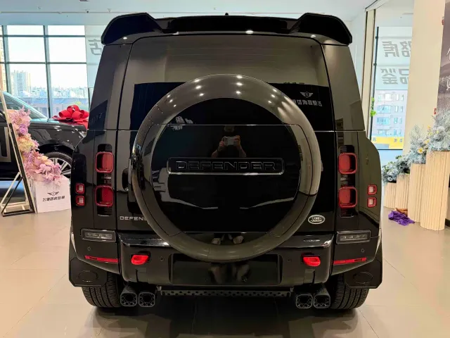 Land Rover Defender — Фото автомобиля 23