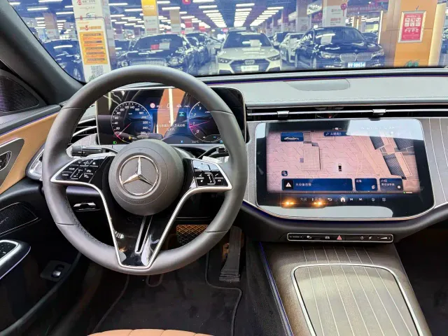 Mercedes-Benz E-Class — Фото автомобиля 26