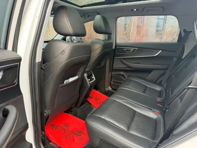Chery Tiggo 8 — Фото автомобиля 9
