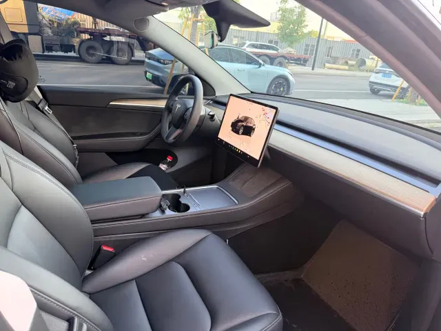 Tesla Model Y — Фото автомобиля 7