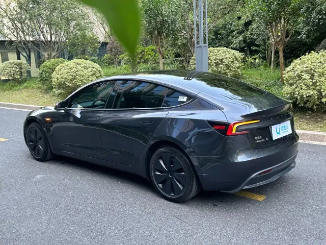 Tesla Model 3 — Фото автомобиля 6