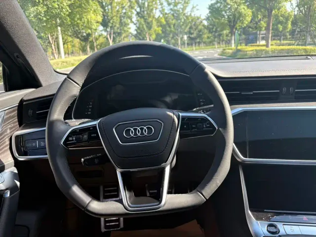 Audi A6L — Фото автомобиля 11