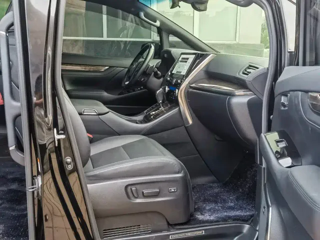 Toyota Vellfire — Фото автомобиля 10
