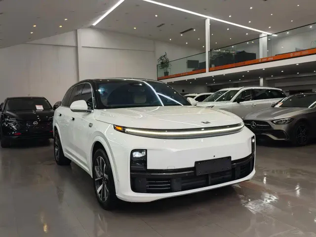 Li Auto L7 — Фото автомобиля 22