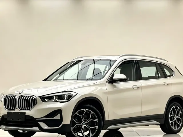 Фотография автомобиля — BMW X1