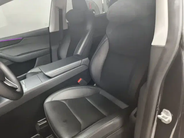 Tesla Model Y — Фото автомобиля 11