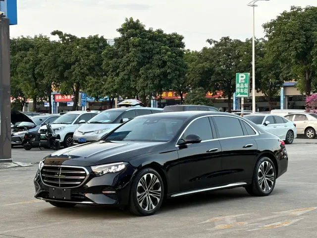 Фотография автомобиля — Mercedes-Benz E-Class